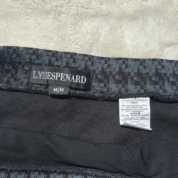Lysespenard Houndstooth Pencil Skirt β Size Medium | Timeless Elegance | Office - Picture 3 of 6